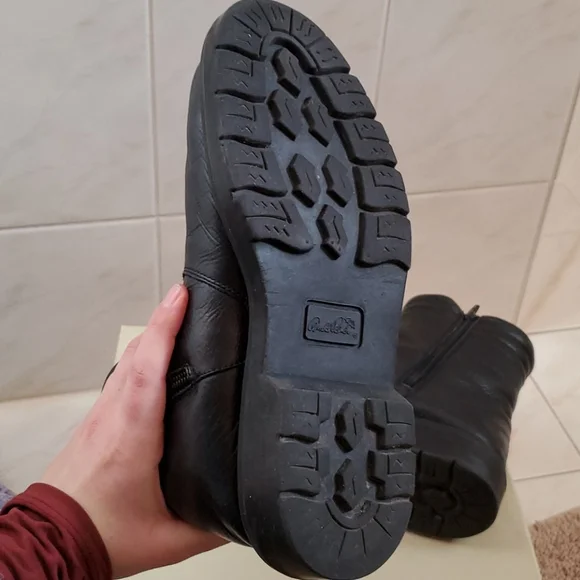 Host pick🥳New* Mens Leather Winter boots - Picture 6 of 6